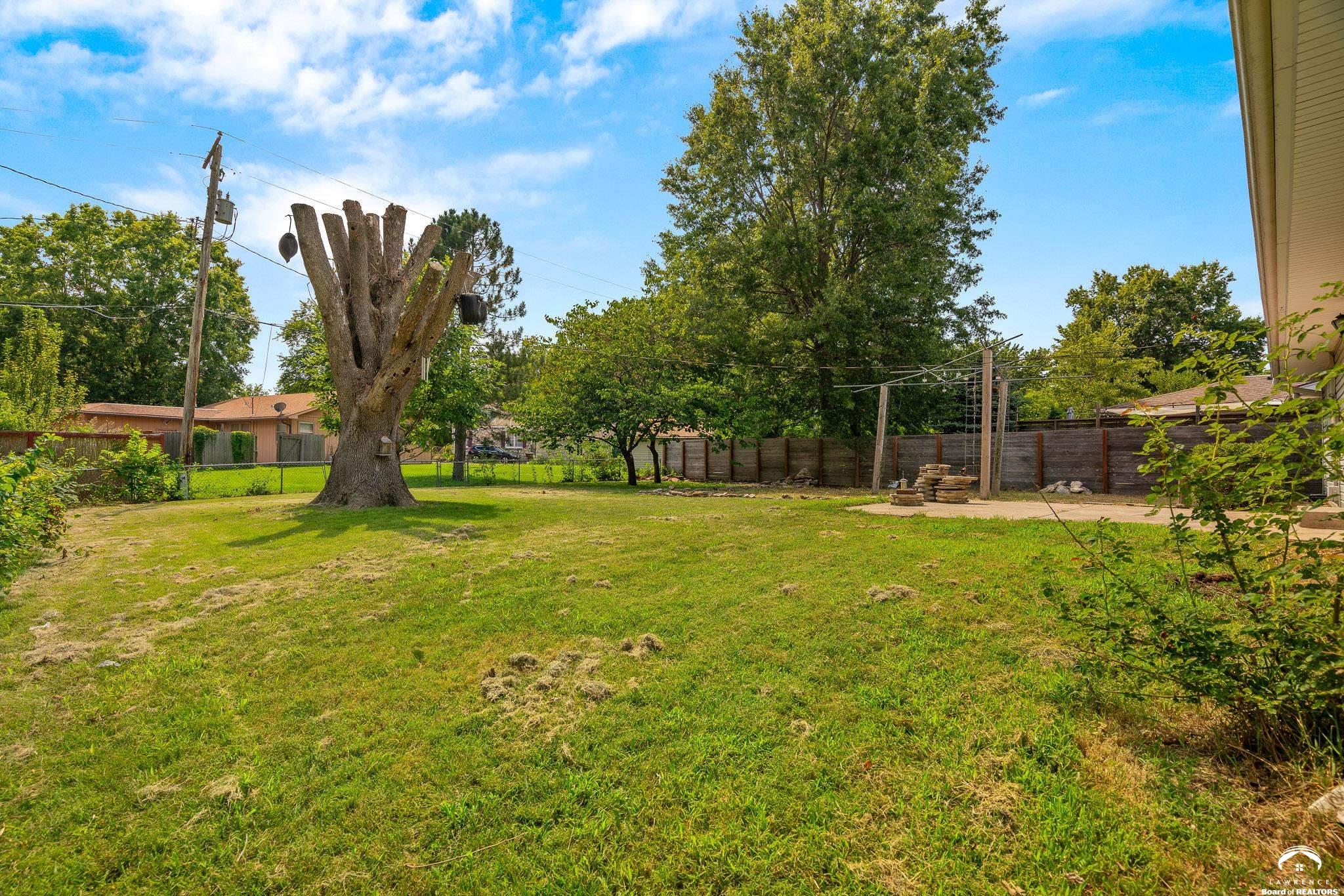2229 Westchester Road Lawrence, KS 66049 - Photo 41 of 44