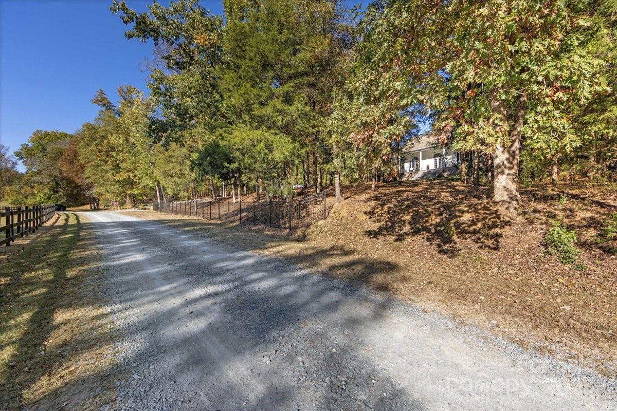 9701 Deer Run Road Waxhaw, NC 28173 - Photo 4 of 47 a view of empty yard