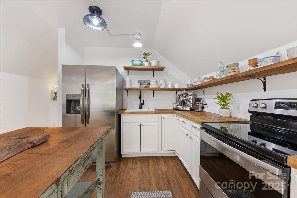 9701 Deer Run Road Waxhaw, NC 28173 - Photo 41 of 47 a kitchen with kitchen island a stove a sink and a refrigerator