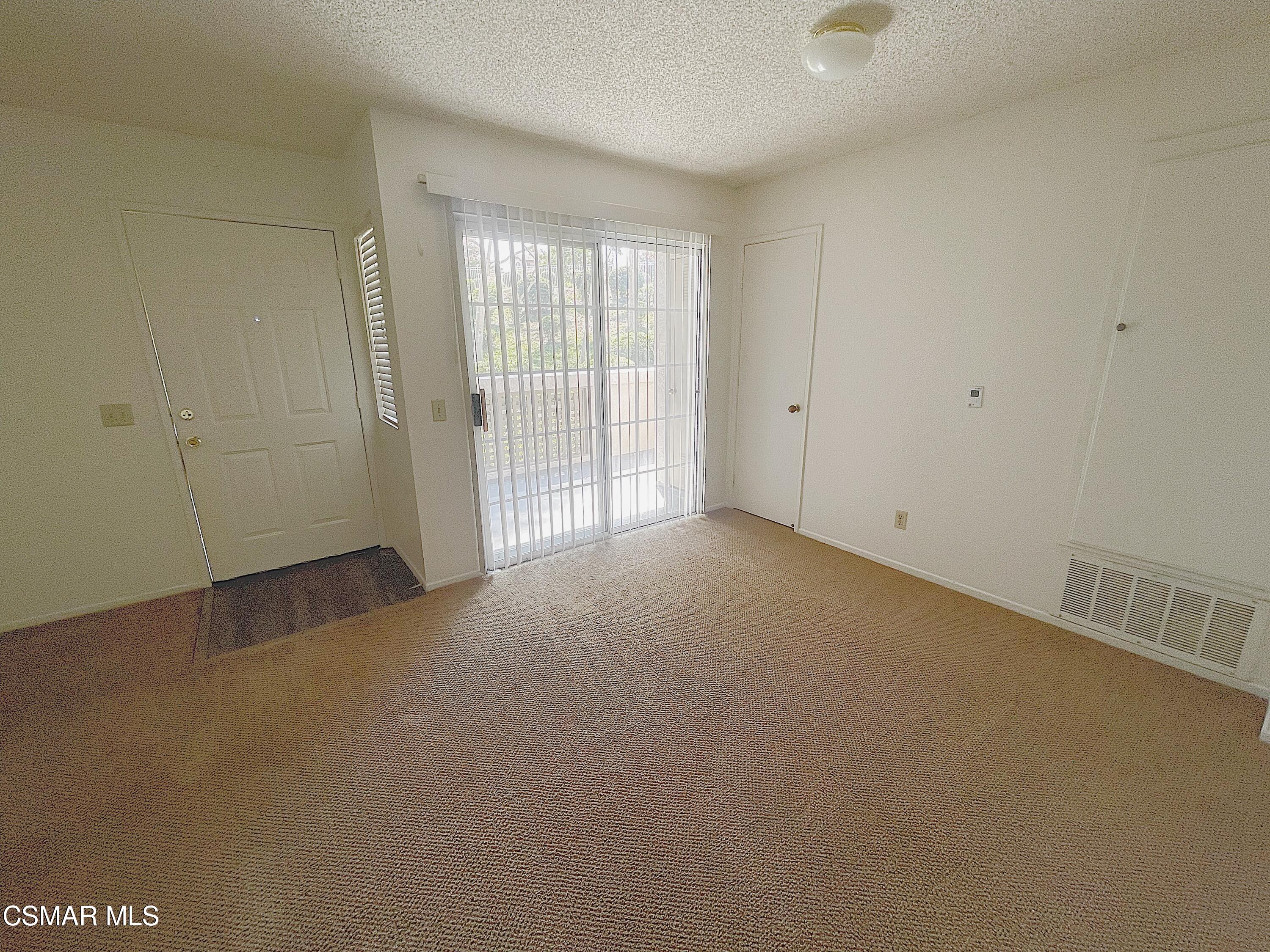 1079 Waltham Road, Unit D Simi Valley, CA 93065 - Photo 8 of 21 405D6B65-8C80-4F5F-AF1C-2B5800400F7F