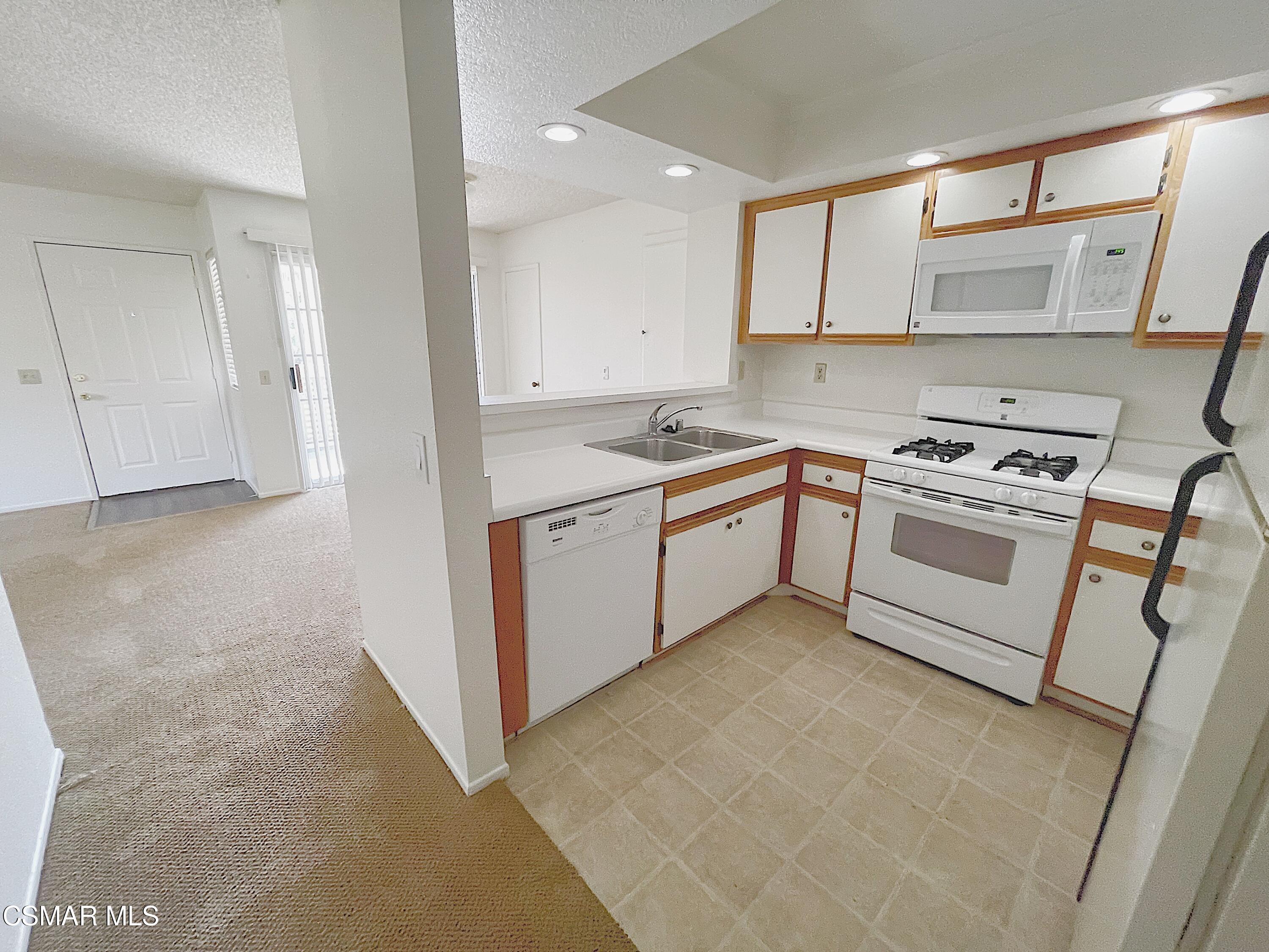 1079 Waltham Road, Unit D Simi Valley, CA 93065 - Photo 10 of 21 B617CAE6-CCBC-49A9-B7E0-B7E7C9AFF5BD