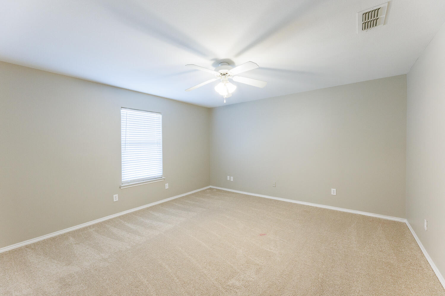 10602 Clinton Avenue Lubbock, TX 79424 - Photo 32 of 45 -