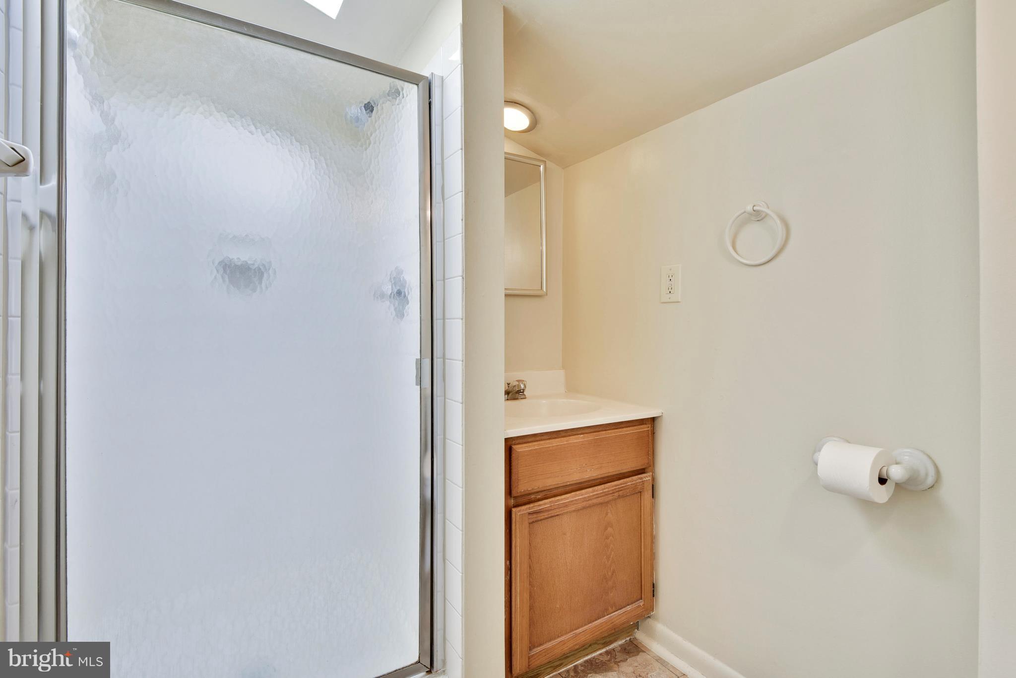 2715 Newton Street Silver Spring, MD 20902 - Photo 19 of 30 Bath upper level