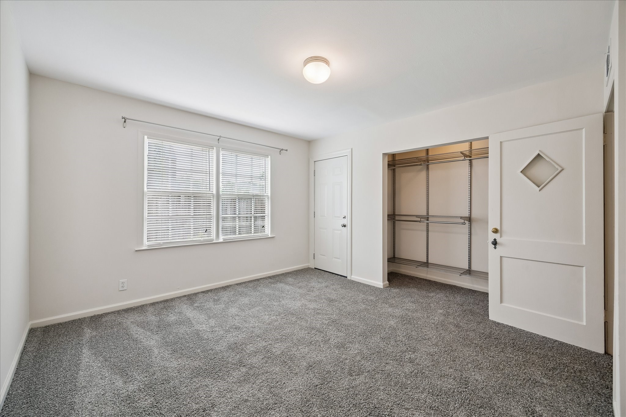 2202 Colquitt Street Houston, TX 77098 - Photo 6 of 19 an empty room with windows and closet
