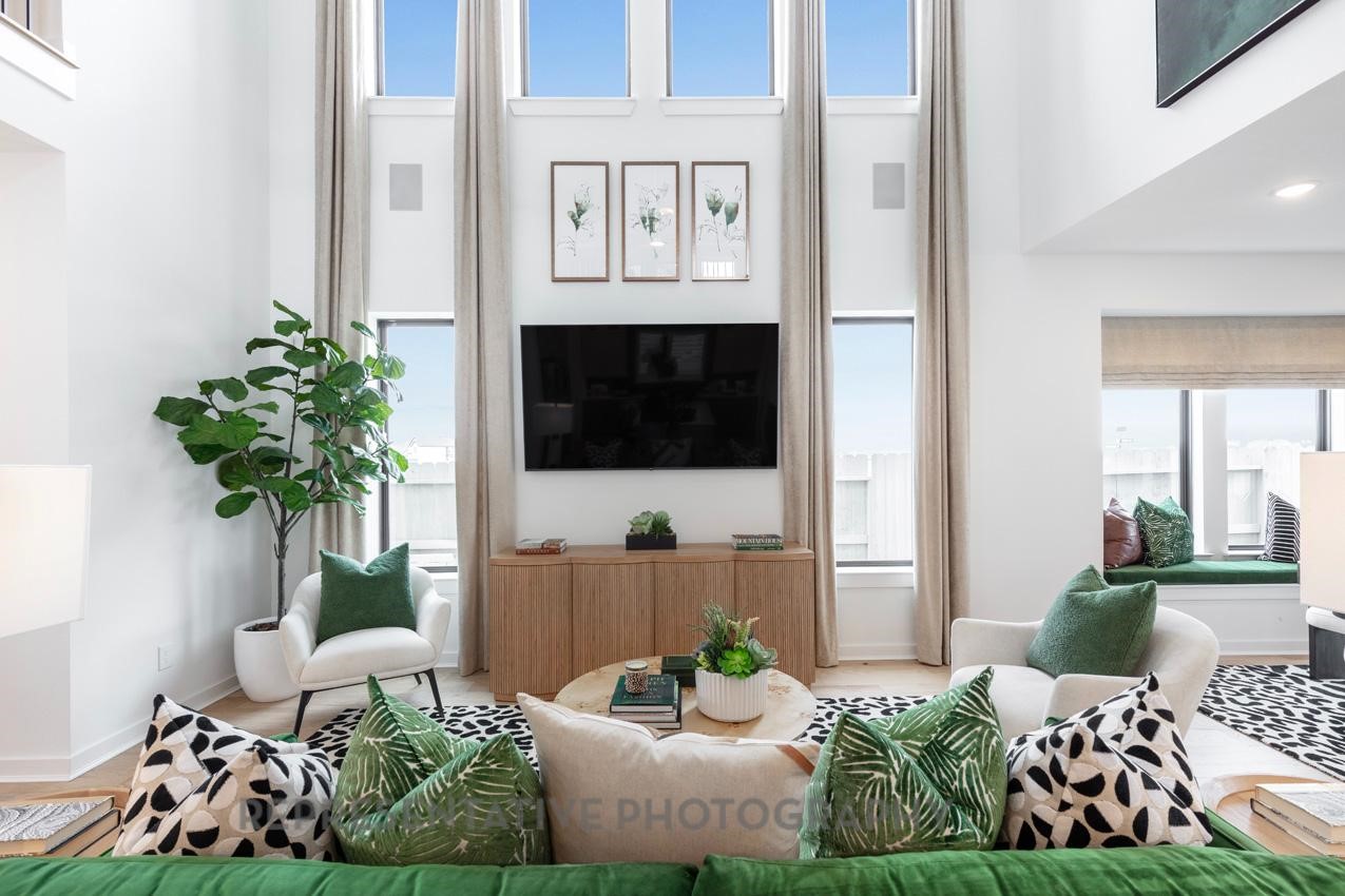 5327 Mango Blfs Street Manvel, TX 77578 - Photo 13 of 46 a living room with furniture and a potted plant