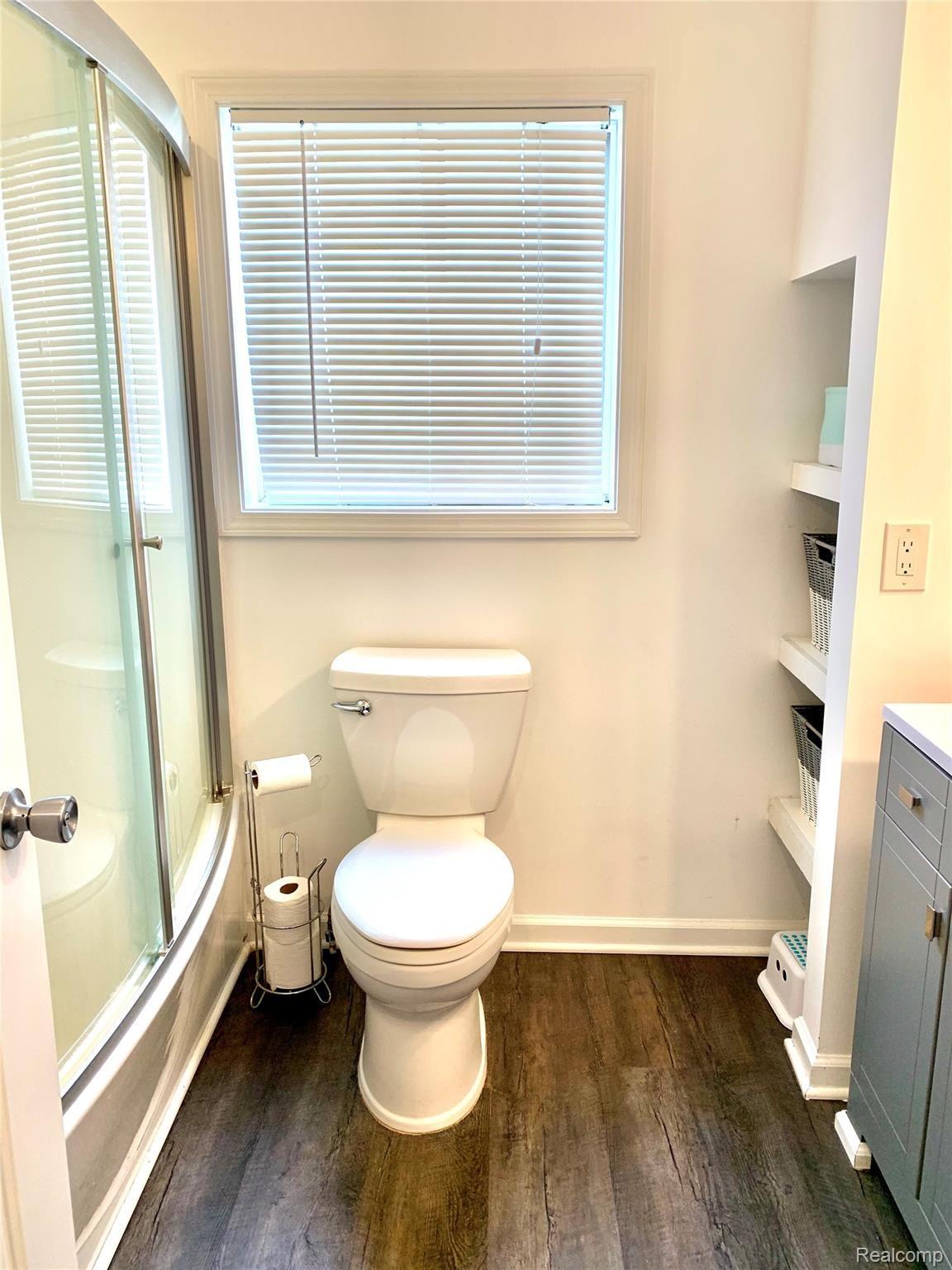 8826 Riverside Drive Brighton, MI 48116 - Photo 18 of 31 Completely renovated Bathroom.