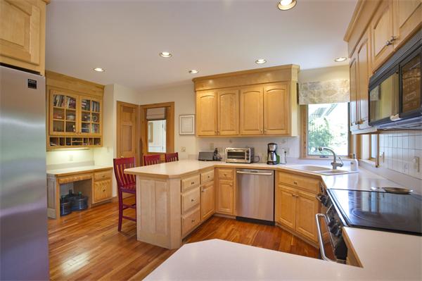 17 Whittier Road Marblehead, MA 01945 - Photo 8 of 24