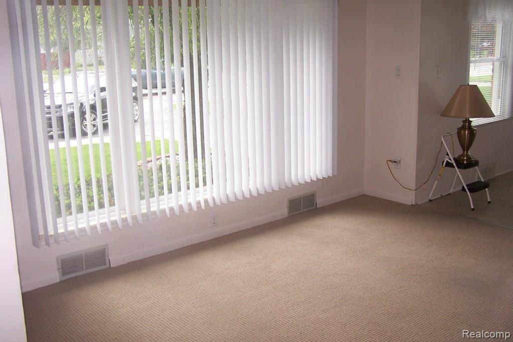 15098 Merriman Road Livonia, MI 48154 - Photo 2 of 17 100_6386.jpg