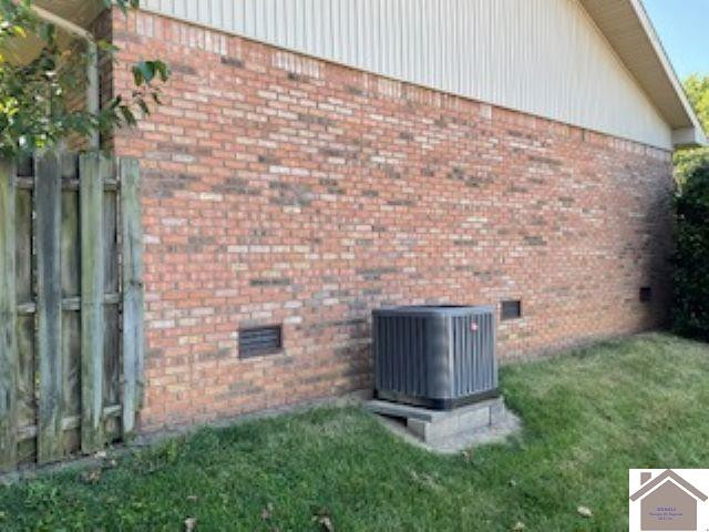3712 Springdale Circle Paducah, KY 42001 - Photo 24 of 35 Side view