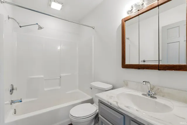 $529,900 | 2915 Highway 827, Angola, IN 46703