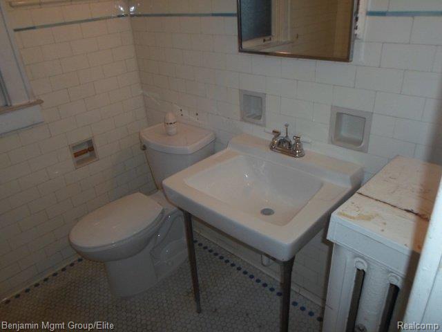 978 Nottingham Road Grosse Pointe, MI 48230 - Photo 6 of 15 BATHROOM