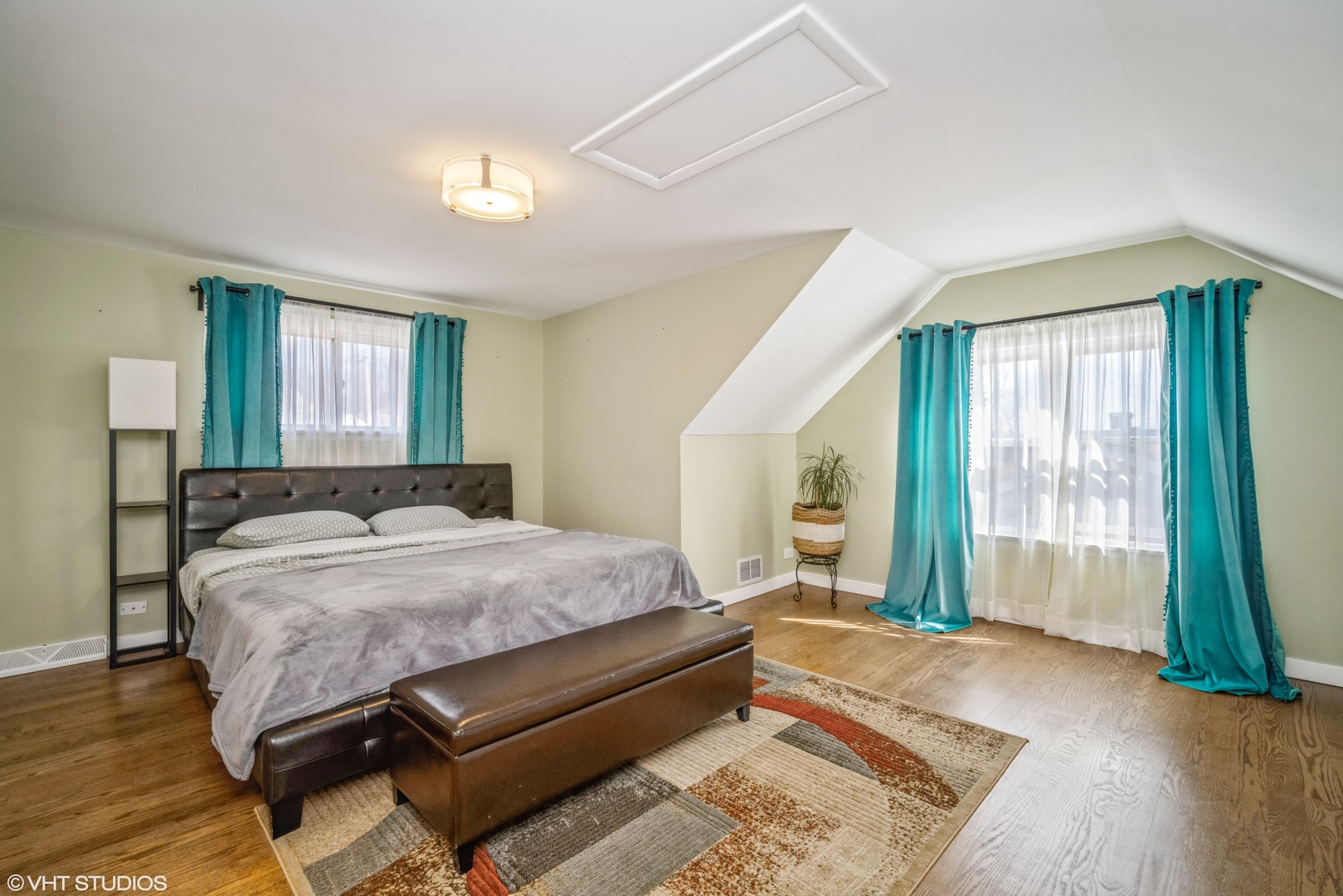 420 West Kensington Road Mount Prospect, IL 60056 - Photo 7 of 13 a bed sitting in a spacious bedroom next to a window