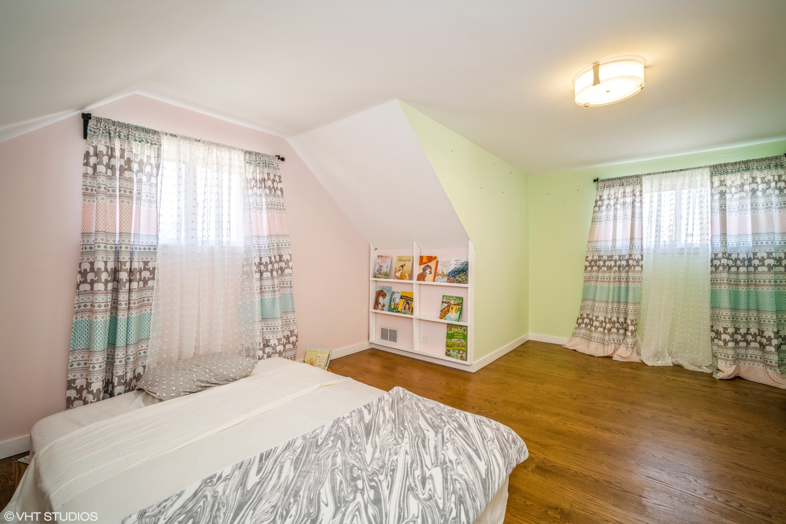 420 West Kensington Road Mount Prospect, IL 60056 - Photo 9 of 13 a bedroom with a bed and a window