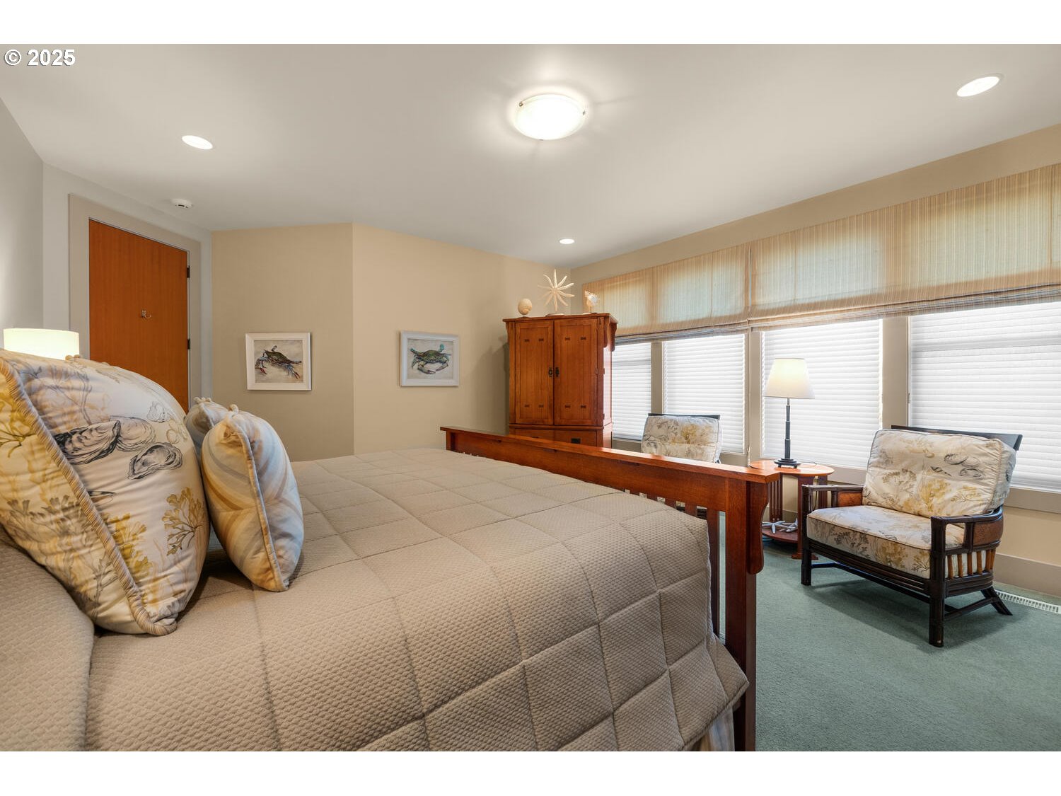 1880 Pacific Avenue Cannon Beach, OR 97110 - Photo 35 of 48 a bedroom with a bed and window