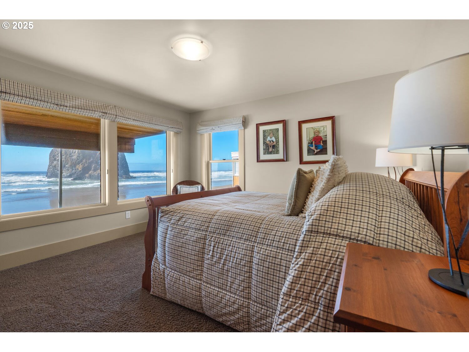 1880 Pacific Avenue Cannon Beach, OR 97110 - Photo 43 of 48 a bedroom with a bed and a large window