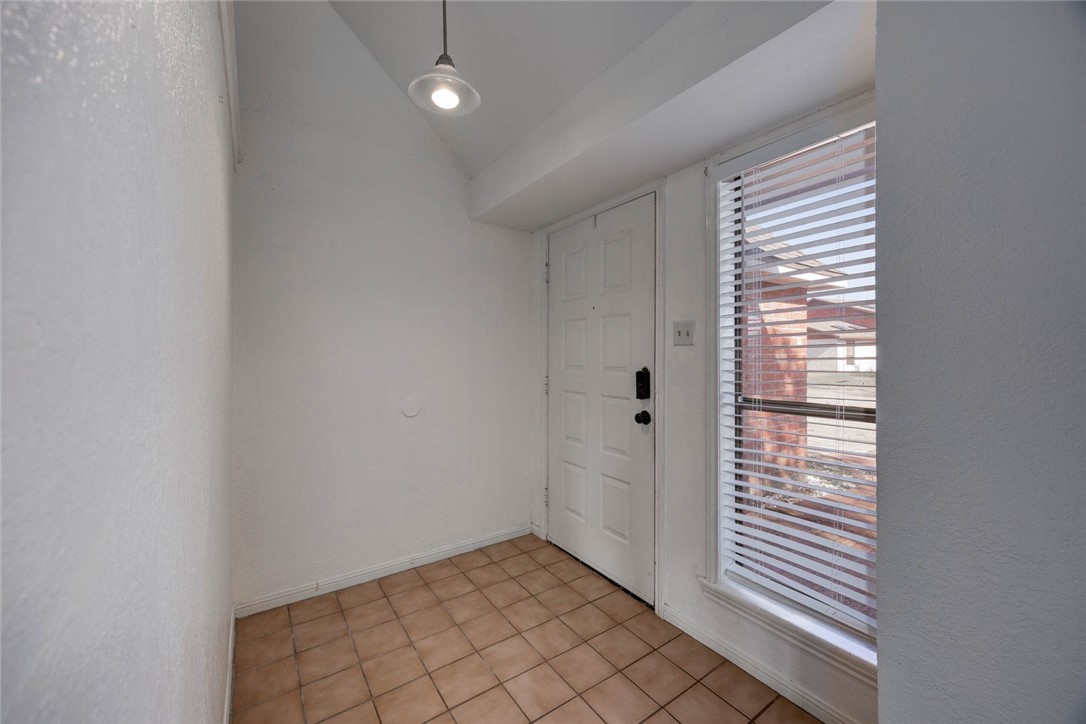 4737 Spring Fork Drive Corpus Christi, TX 78413 - Photo 23 of 37 a view of an empty room and window