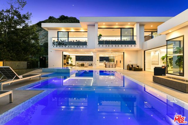 $8,895,000 | 5107 Los Hermosos Way, Los Angeles, CA 90027