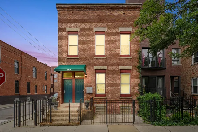 $2,250 | 624 South Oakley Boulevard, Unit 2, Chicago, IL 60612