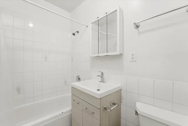 $2,250 | 624 South Oakley Boulevard, Unit 2, Chicago, IL 60612