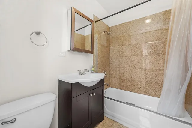 $2,250 | 624 South Oakley Boulevard, Unit 2, Chicago, IL 60612