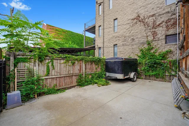 $2,250 | 624 South Oakley Boulevard, Unit 2, Chicago, IL 60612