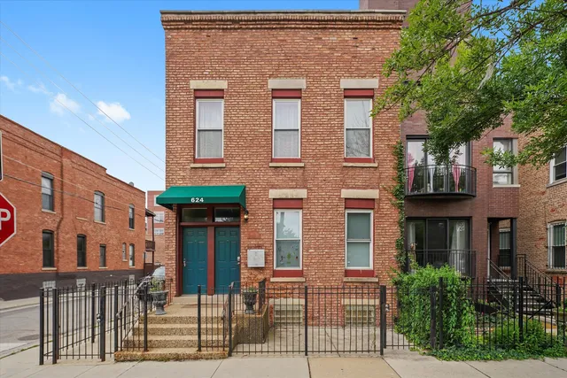 $2,250 | 624 South Oakley Boulevard, Unit 2, Chicago, IL 60612