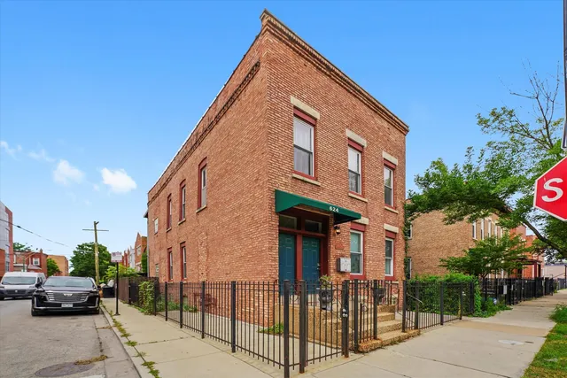 $2,250 | 624 South Oakley Boulevard, Unit 2, Chicago, IL 60612
