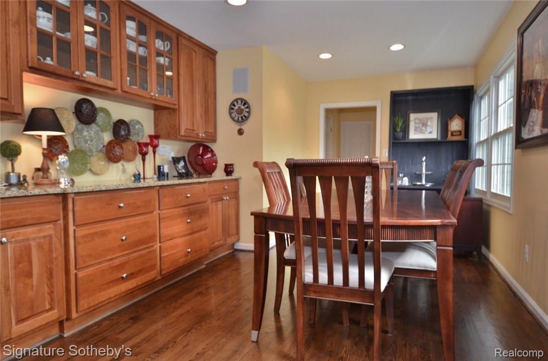 1860 Yorkshire Road Birmingham, MI 48009 - Photo 11 of 48 14 - informal dining (3).JPG