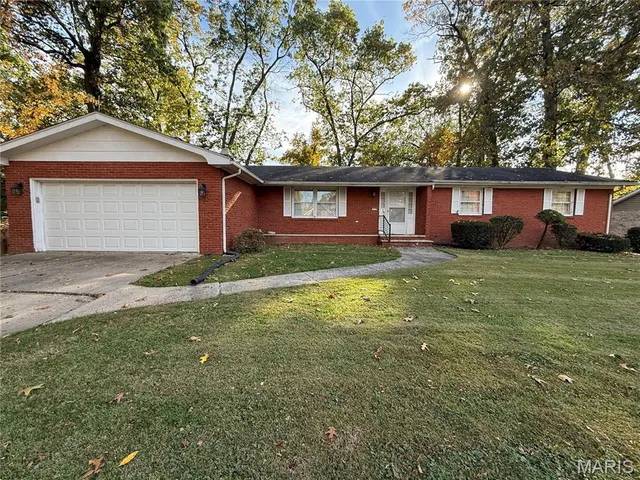 $245,000 | 1115 Robert Drive, Godfrey, IL 62035