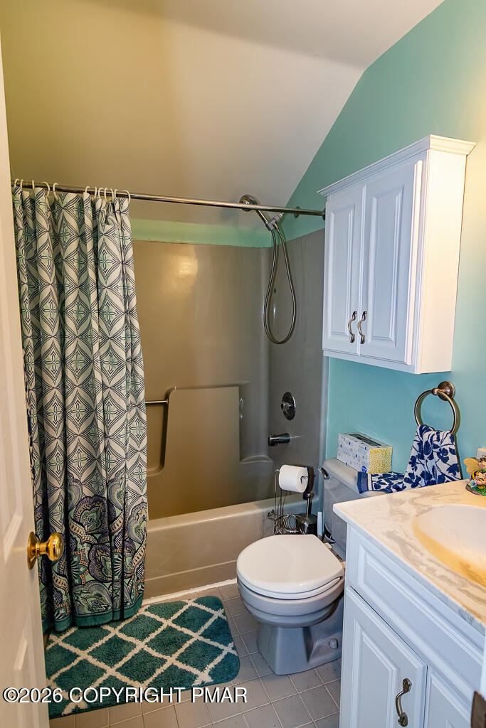 122 Dover Drive Bushkill, PA 18324 - Photo 33 of 45 a bathroom with a toilet a sink and a shower