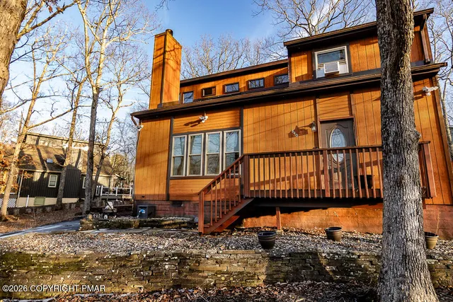 $314,900 | 122 Dover Drive, Bushkill, PA 18324