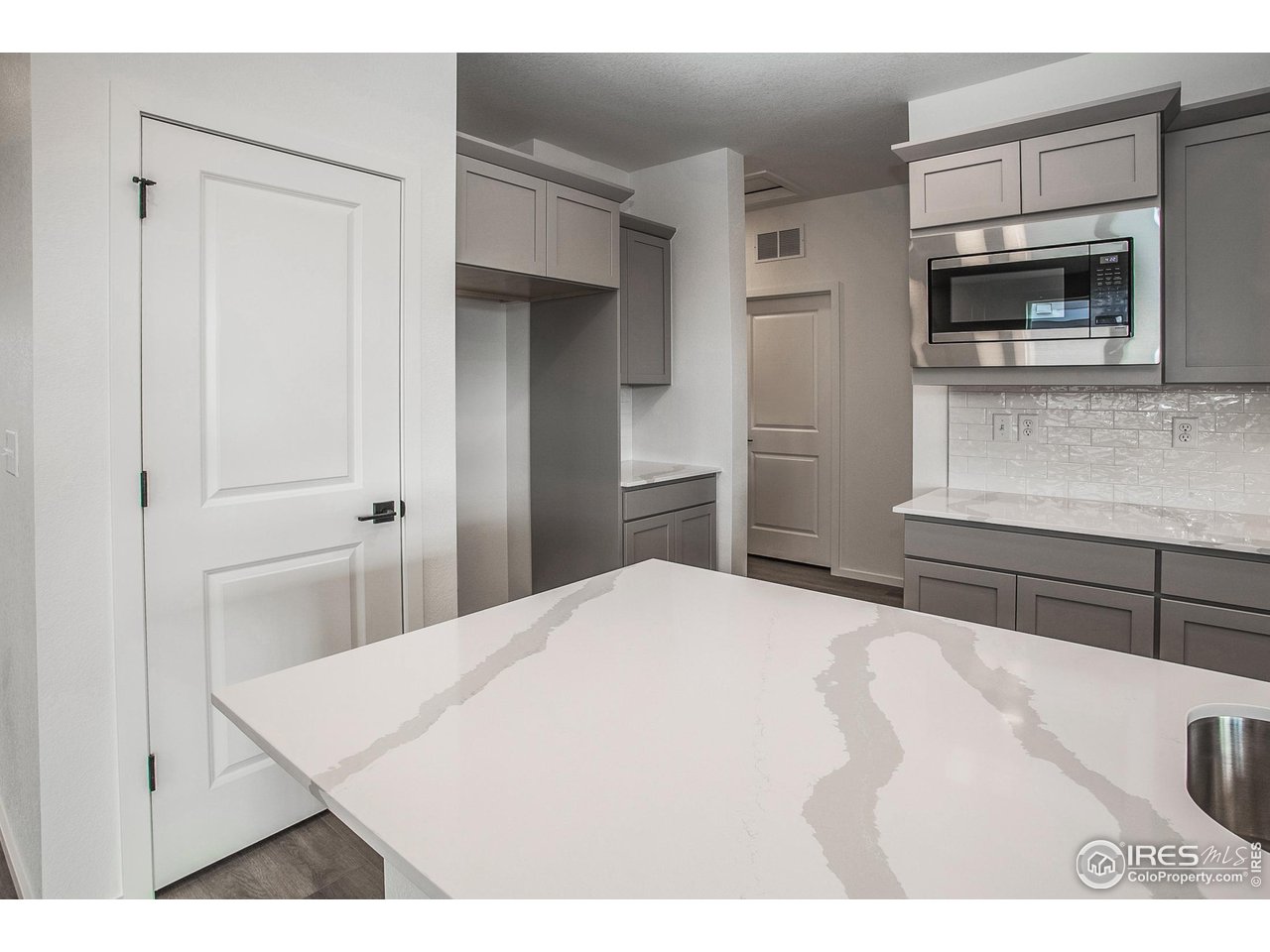 6071 Red Barn Road Timnath, CO 80547 - Photo 18 of 40 KITCHEN