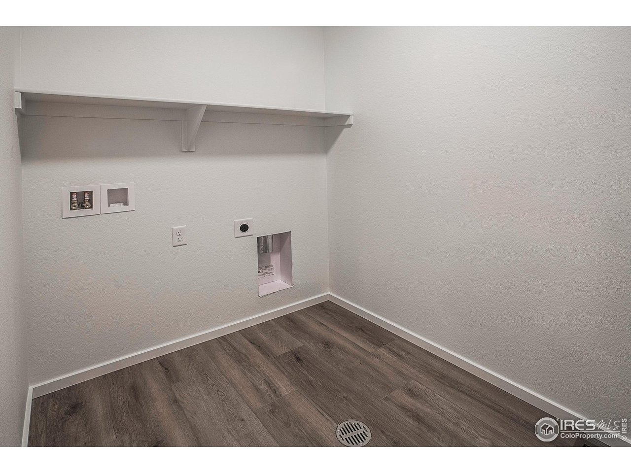 6071 Red Barn Road Timnath, CO 80547 - Photo 20 of 40 LAUNDRY ROOM