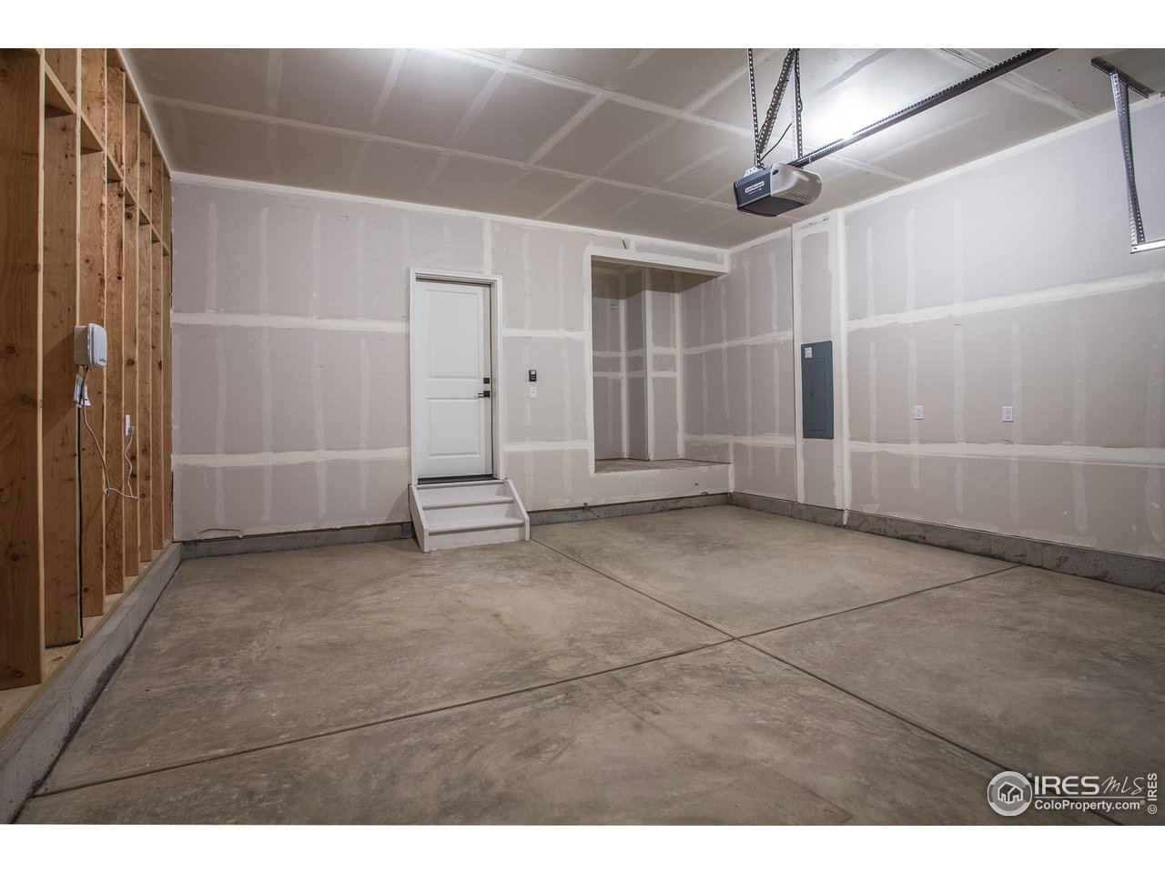 6071 Red Barn Road Timnath, CO 80547 - Photo 22 of 40 GARAGE