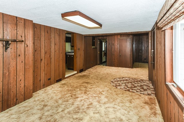 333 South Wolf Road Des Plaines, IL 60016 - Photo 5 of 25 a view of a hallway