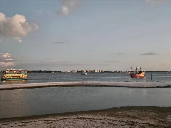 $2,600 | 855 Bayway Boulevard, Unit 806, Clearwater Beach, FL 33767