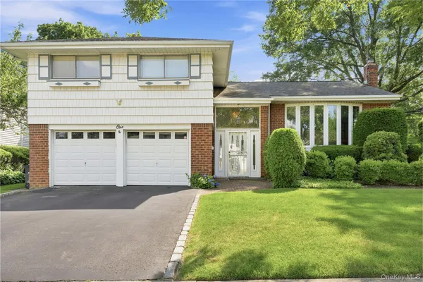 $999,000 | 1 South Oaks Boulevard, Plainview, NY 11803
