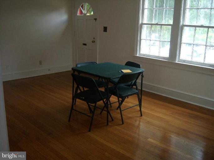 1543 North Glebe Road Arlington, VA 22207 - Photo 4 of 30 Living Room