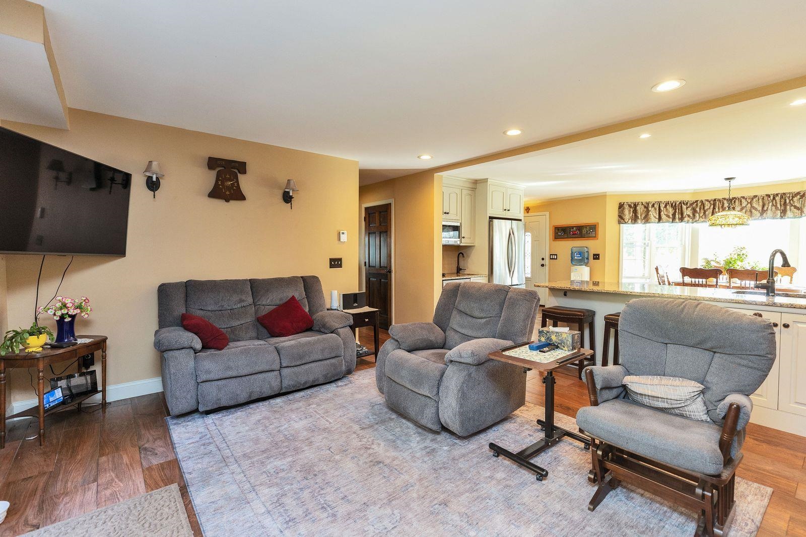 13 Johns Drive Hooksett, NH 03106 - Photo 8 of 55