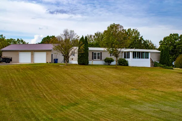 $235,000 | 2752 West Mosherville Road, Jonesville, MI 49250