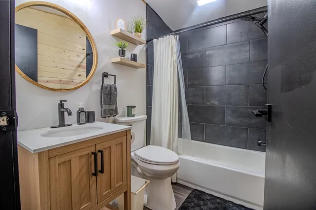 $240,000 | 2752 West Mosherville Road, Jonesville, MI 49250