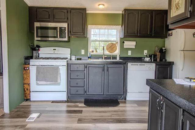 $240,000 | 2752 West Mosherville Road, Jonesville, MI 49250