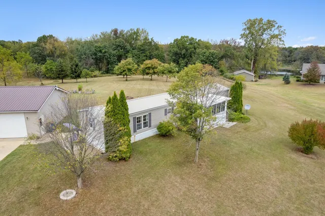 $240,000 | 2752 West Mosherville Road, Jonesville, MI 49250