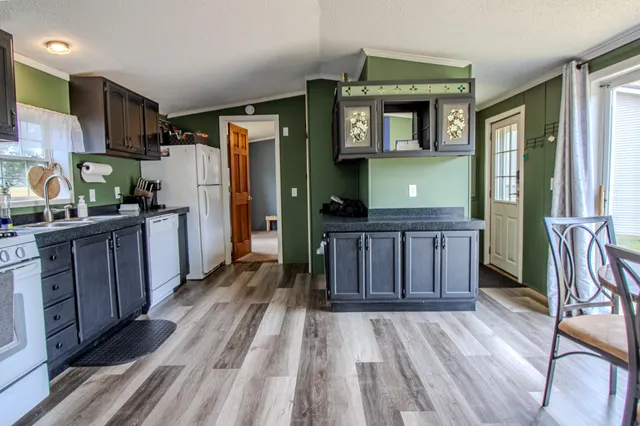 $240,000 | 2752 West Mosherville Road, Jonesville, MI 49250