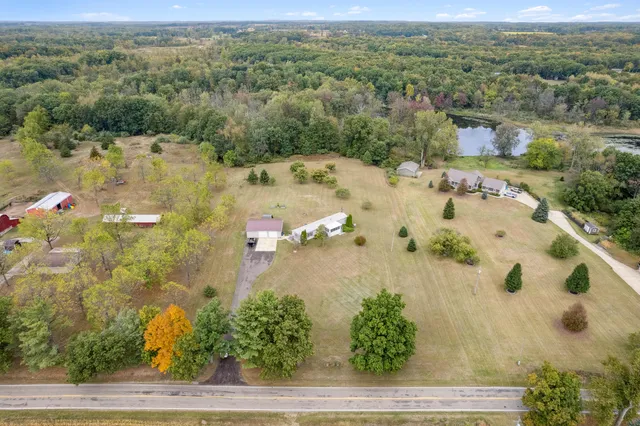 $240,000 | 2752 West Mosherville Road, Jonesville, MI 49250