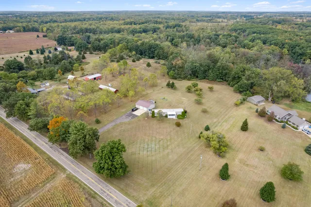 $240,000 | 2752 West Mosherville Road, Jonesville, MI 49250