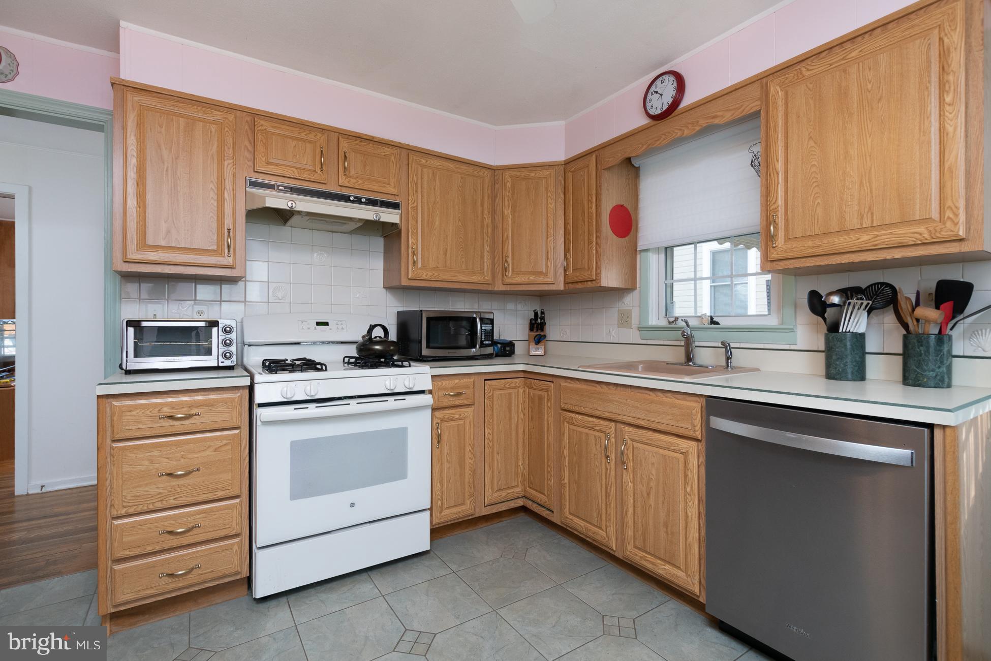 18 Gedney Road Lawrenceville, NJ 08648 - Photo 11 of 25