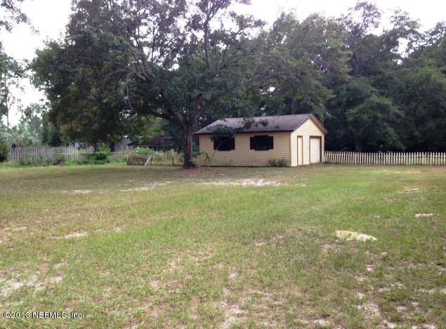 86555 Cardinal Road Yulee, FL 32097 - Photo 8 of 9 Garage