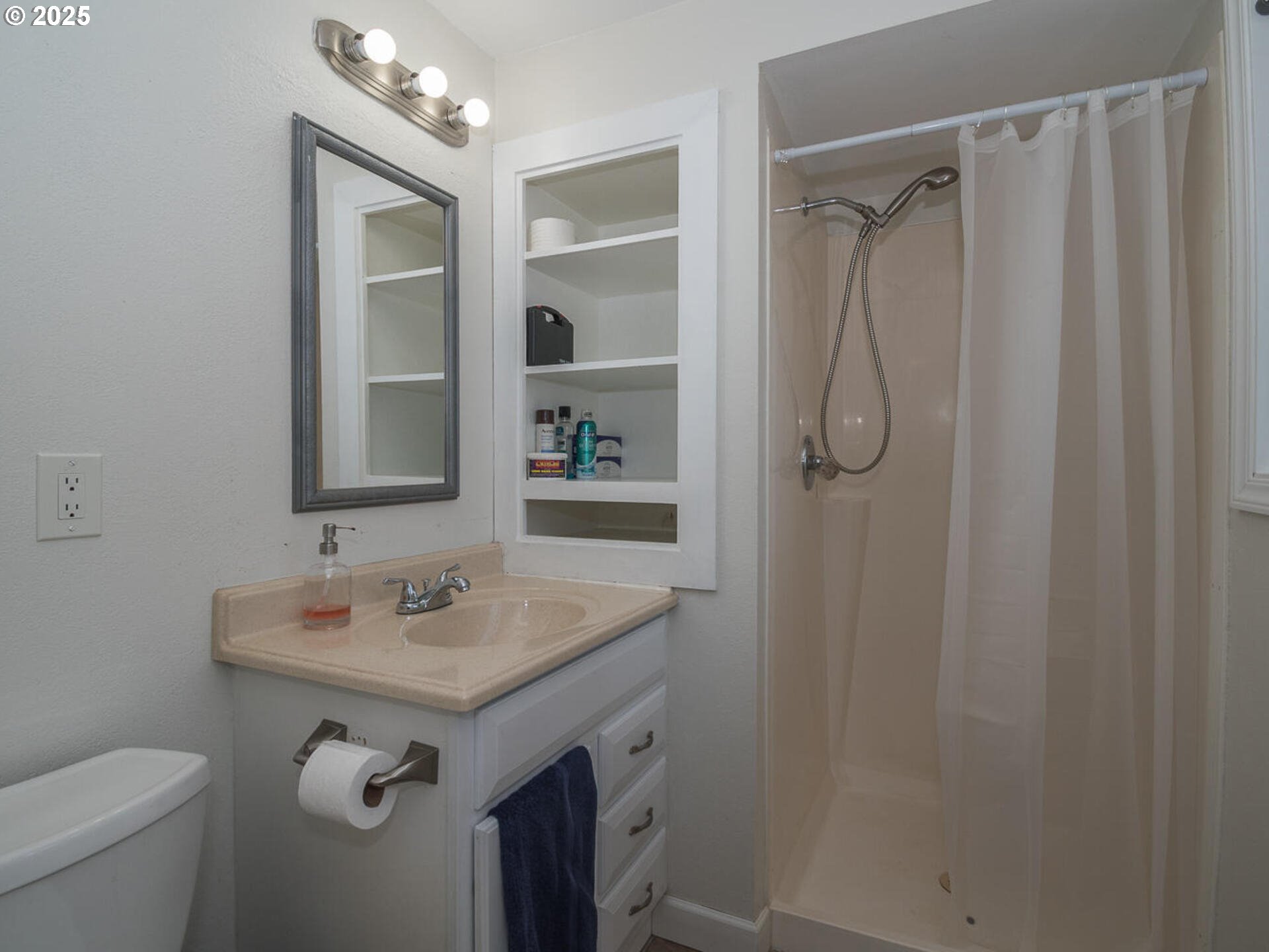 2548 Southeast Eagle Avenue Gresham, OR 97080 - Photo 26 of 32 a bathroom with a sink vanity granite and toilet