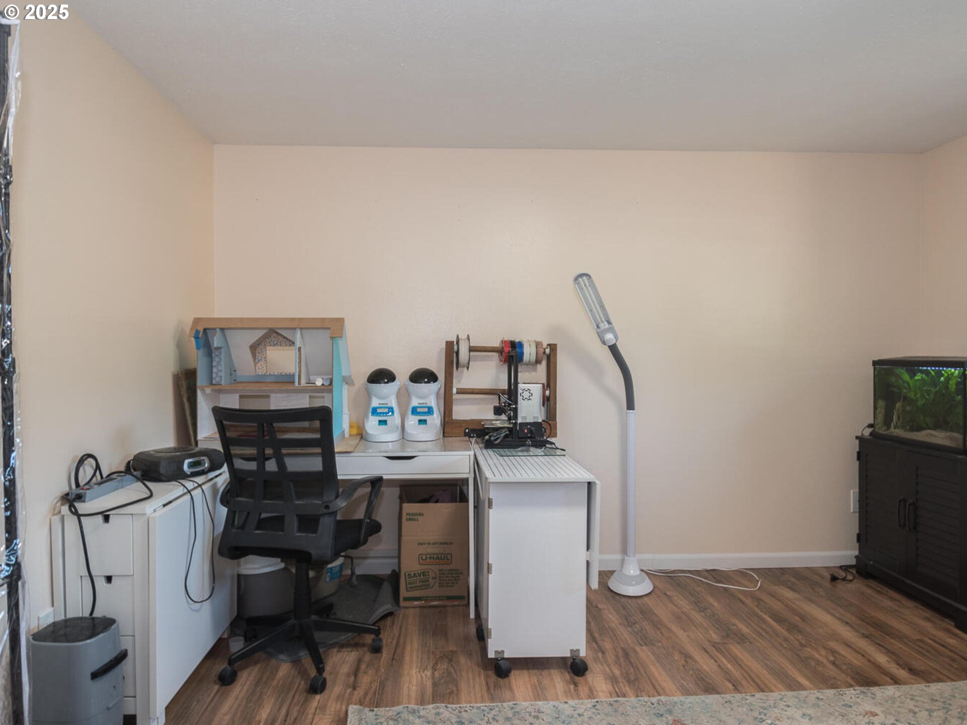 2548 Southeast Eagle Avenue Gresham, OR 97080 - Photo 28 of 32 a workspace with furniture and wooden floor